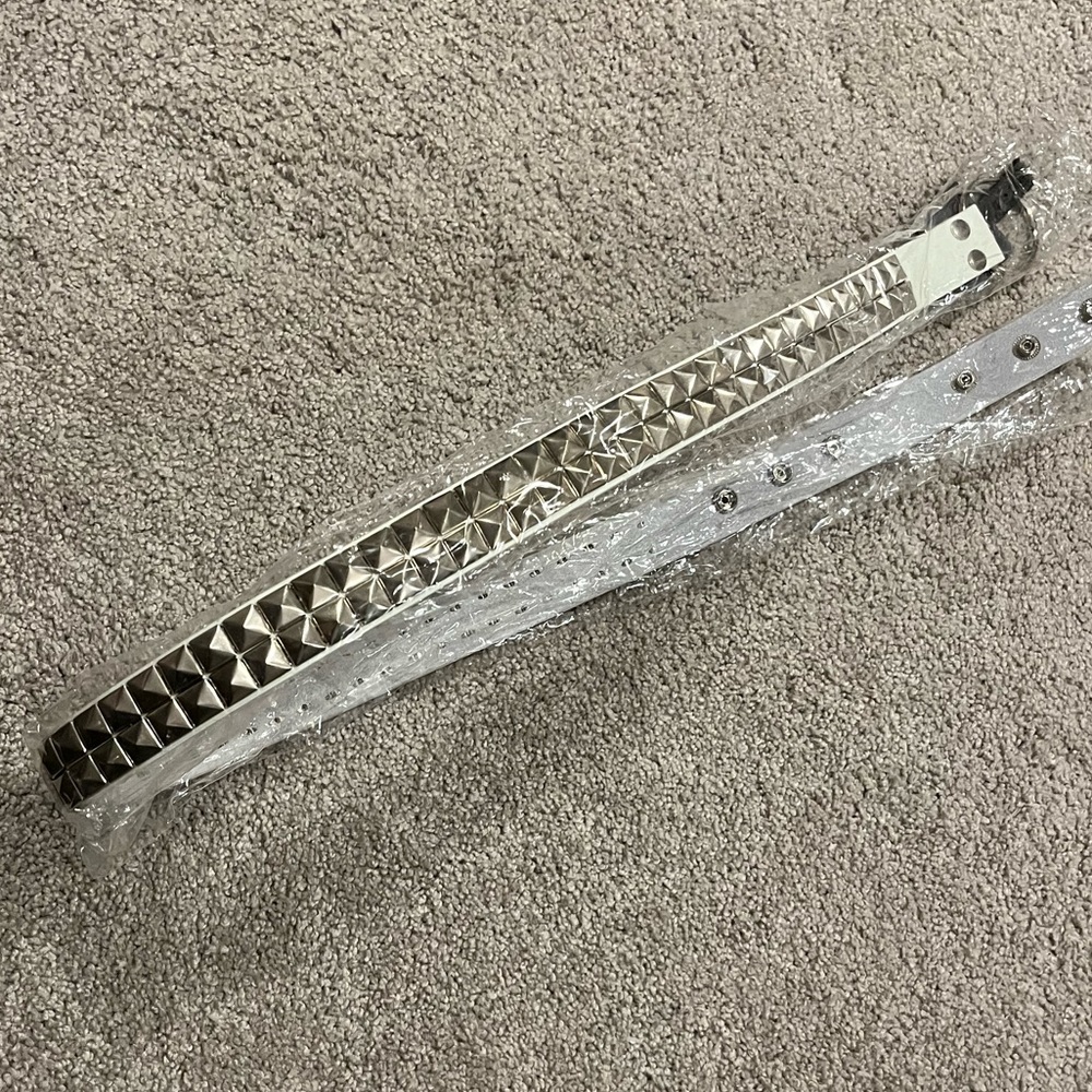 DEADSTOCK y2k white belt w/ silver studs - M